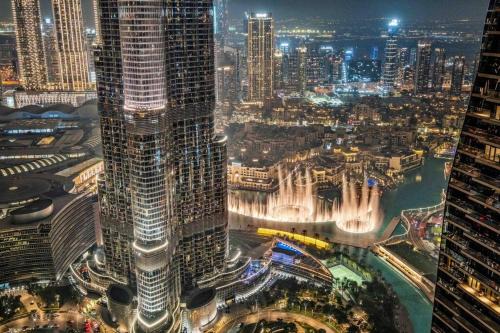 Chic 3BR Downtown Burj Khalifa & Fountain Views with Pool Access