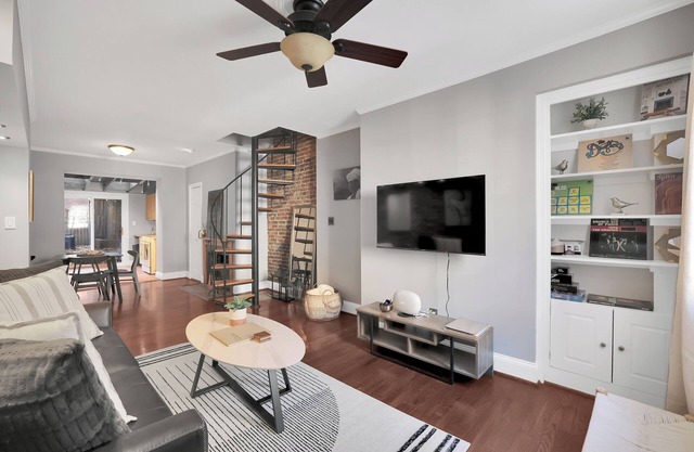 Chic 3BR Fed Hill Townhome. Walk to Stadiums, Inner Harbor, Bars, Eats and more