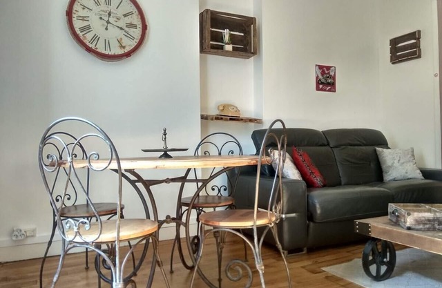 Chic apart with parking near Paris