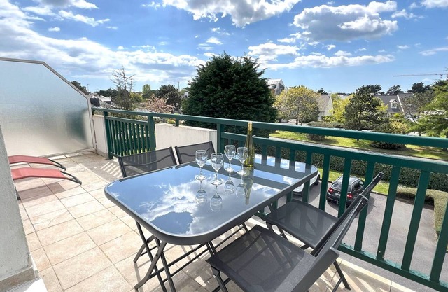 Chic Apartment Near Port & Beach with Terrace - Sleeps 4
