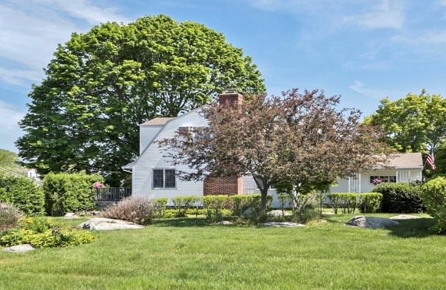 Chic Beach Retreat, Steps to Swimming, Tennis & All Of Glp Amenities