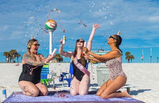 Chic & Central <10 to beach- Bubbles & WFH Ready!