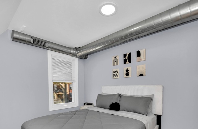 Chic & Cozy Chicago Stay Close to Downtown