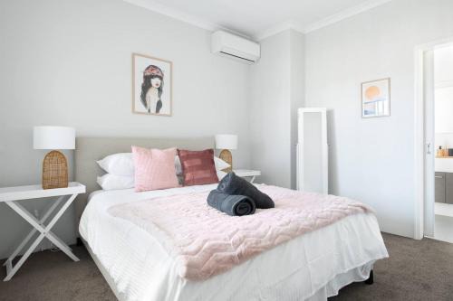 Chic Exec 2bdr 2bath -river,freo,parking,ac