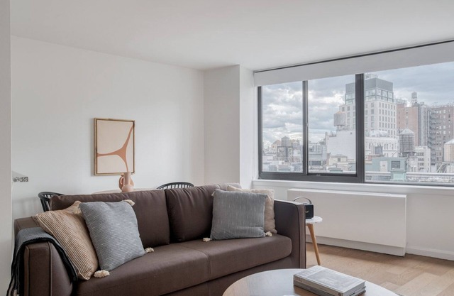 Chic Flatiron 1BR w/Elevator & Gym, near Union Square Park, by Blueground