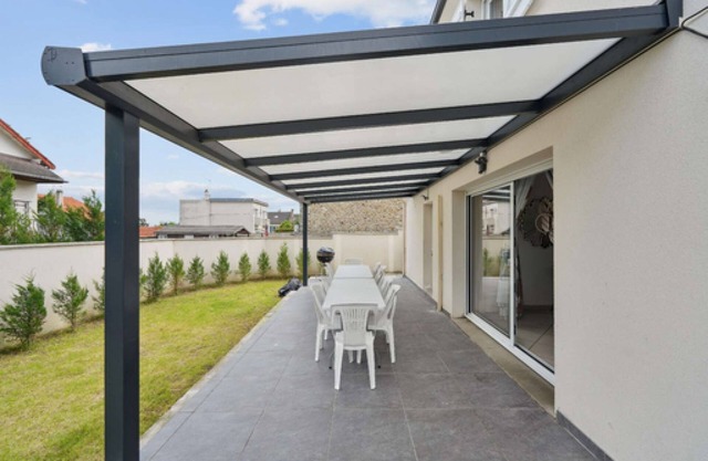 Chic friendly and spacious house with parking, terrasse and garden