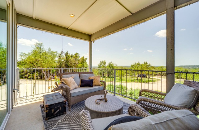 Chic House in Spring Branch w/Lush Outdoor Space!