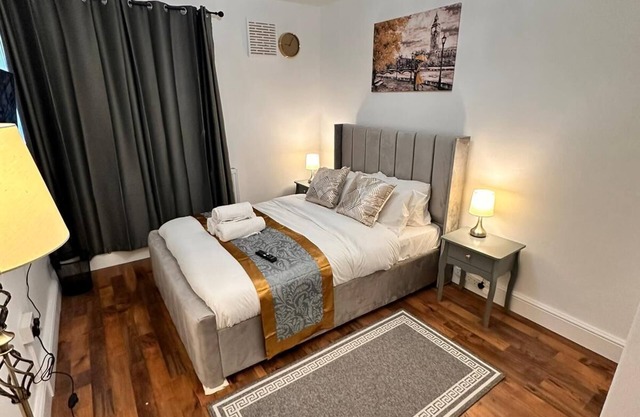 Chic & Modern 2/3 Bedroom Oasis in Vibrant East London