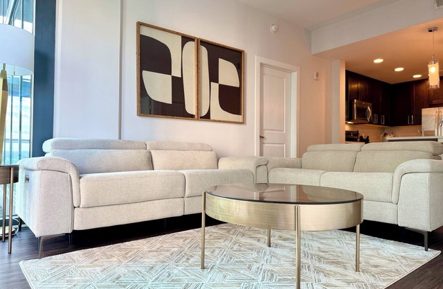 Chic & Modern 2BR Apartment in the Heart of Buckhead – Walk to Dining & Shops!