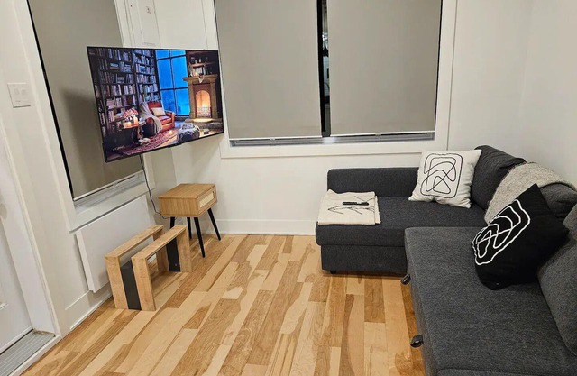 Chic Modern Apt in The Plateaunn