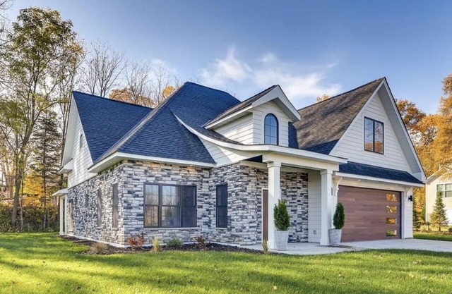 Chic Modern House on the Very Desirable Location In Downtown Wayzata