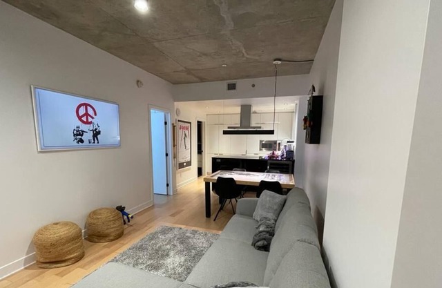 Chic modern Old Port St Paul Montreal 5min walk from action!