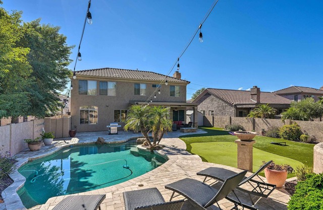 Chic Phoenix Abode w/ Pool, Patio & Putting Green