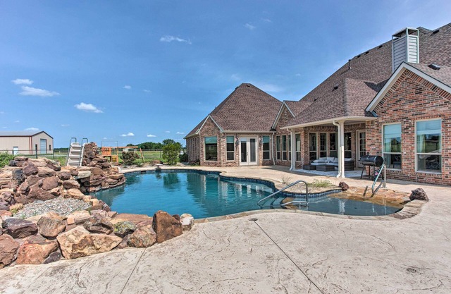 Chic Ranch Villa < 5 Mi to Lake Ray Roberts!