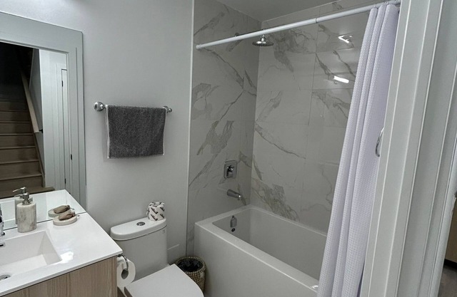 Chic retreat in the heart of Beautiful Port Credit