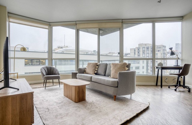 Chic Rincon Hill 1BR w/Gym & Lounge, walk to Embarcadero, by Blueground