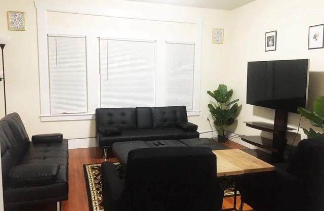 Chic & Serene 4 Bed Apt w/Wi-Fi