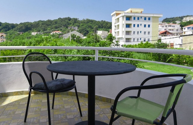 Chic Studio Flat w Garden in Ulcinj