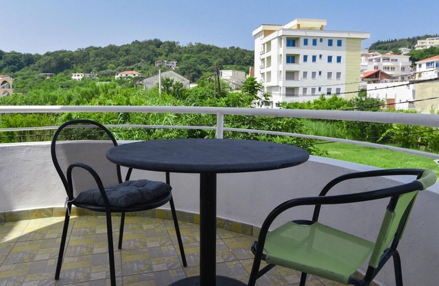 Chic Studio Flat w Garden in Ulcinj