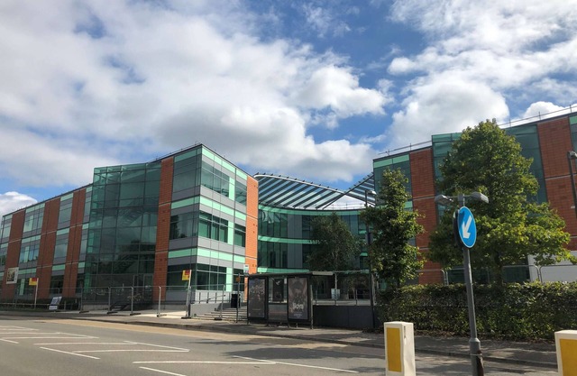 Chic Studio in Bracknell at convenient location-free parking
