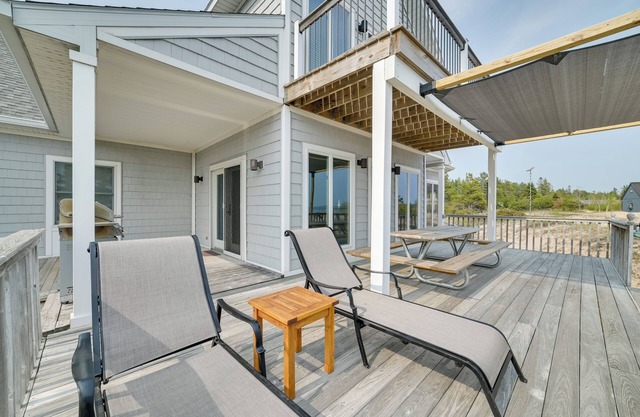 Chic Townhome on Lake Huron w/Private Beach!