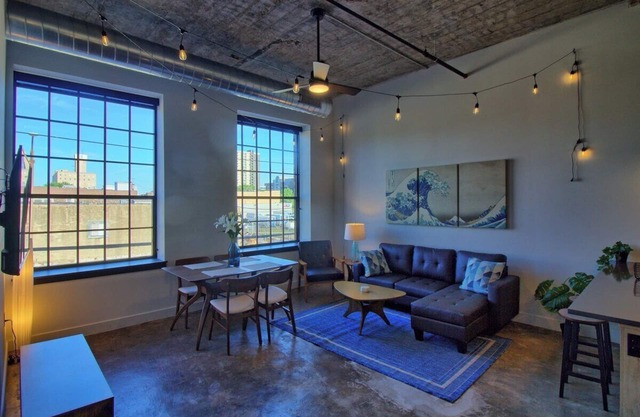 Chic Ultramodern Loft Suite w/Designer Features