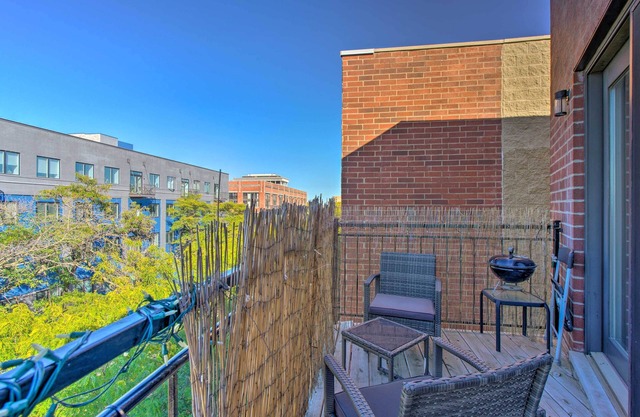 Chicago Condo Near Beaches, Parks & Downtown!