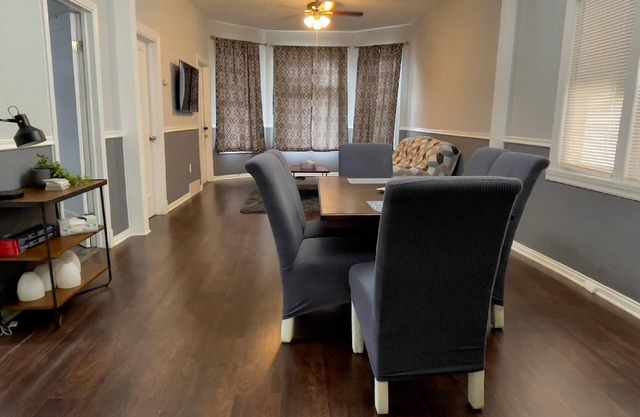 Chicago Modern Condo- Perfect for family time or a good time in Chicago.