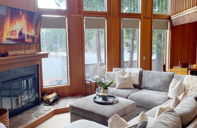 Chickadee Corner at Dollar Point Tahoe City