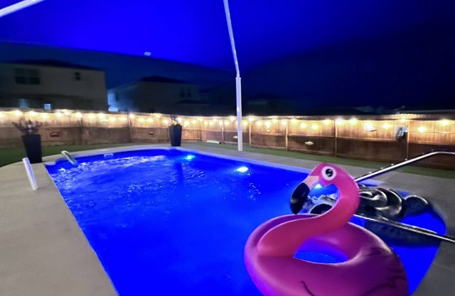 Child Friendly Home + Pool/Hot Tub Near Six Flags SeaWorld And Iconic RiverWalk