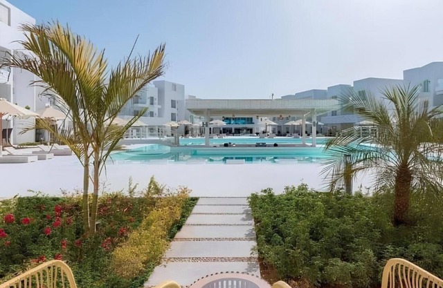 Chill at Salty Life, Pool & Balcony, Azha, Sokhna