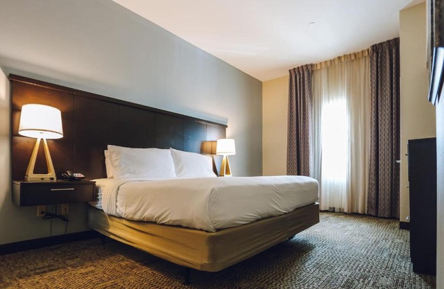 Chinatown 1B and Free Parking Washer and Dryer Gym Relux 320
