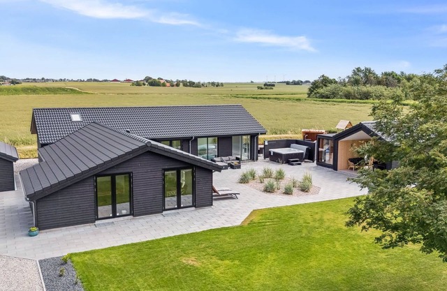 "Christian" - 600m from the sea by Interhome
