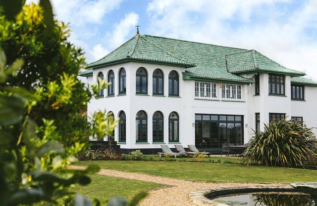 Christie Mansion - Luxury Cottages