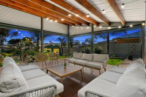 Christies Garden - A Beachside Entertainer's Gem