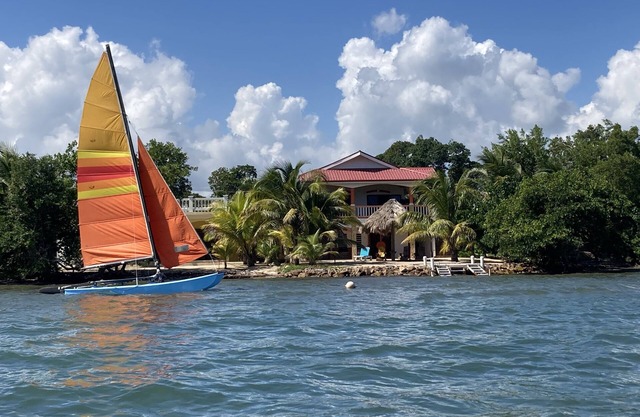 Christy's Casa - Beach Front Ground Level Suite