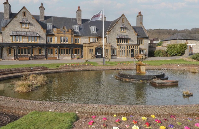 CHUDLEIGH CHARM AT HARCOMBE HOUSE, with pool in Chudleigh