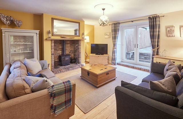 Church Cottage - Beadnell - sleeps 6 guests in 3 bedrooms