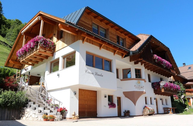 Ciasa Linda, Apartment 2 with beautiful views of the Dolomites