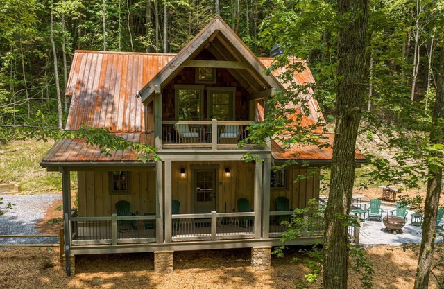 Cider Mill House overlooking private stream w/firepit