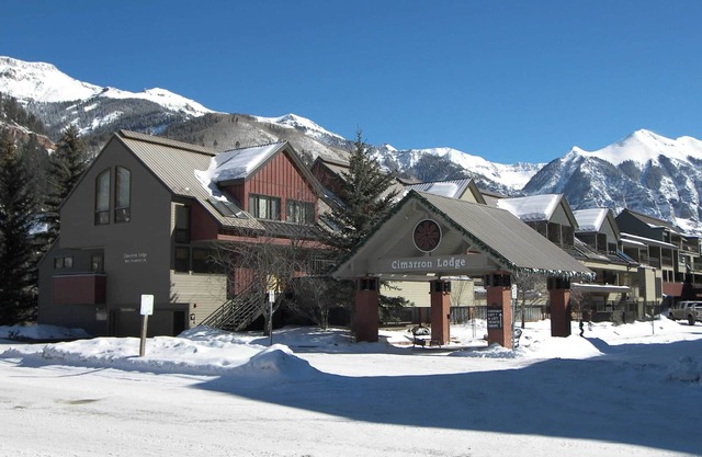 Cimarron Lodge 27 by Avantstay Ski-in/ski-out Property in Complex w/Two Hot Tubs! Permit#10026
