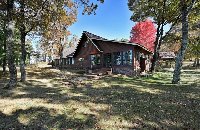 Circling Skies Lakeside Lodge - beautiful cabin on the Minong Flowage