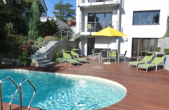 City and university apartment with pool in top location