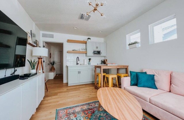 City Guesthouse in beautiful Historic Downtown Sanford