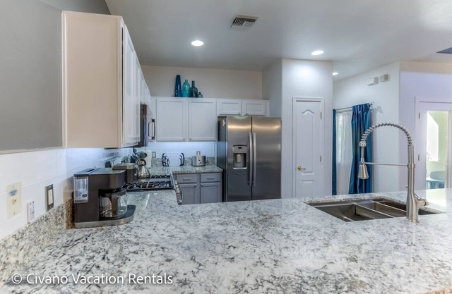 CIVANO UPTOWN CONTEMPORARY