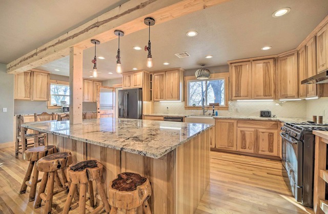 Claremore Country Home w/Large Yard & Grill!