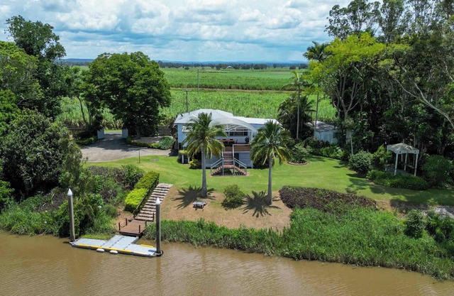 Clarence River Retreat - Oceanstays - Farmstay & Jetty