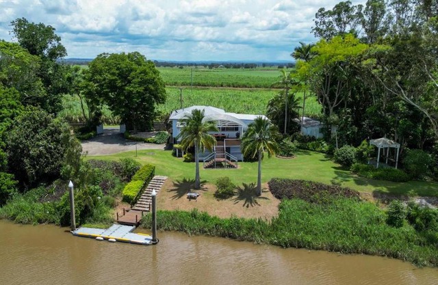 Clarence River Retreat - Oceanstays - Farmstay & Jetty