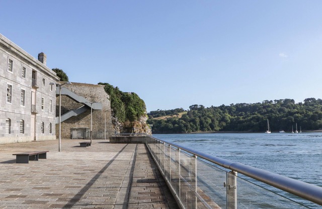 CLARENCE RIVERSIDE, ROYAL WILLIAM YARD, romantic in Plymouth