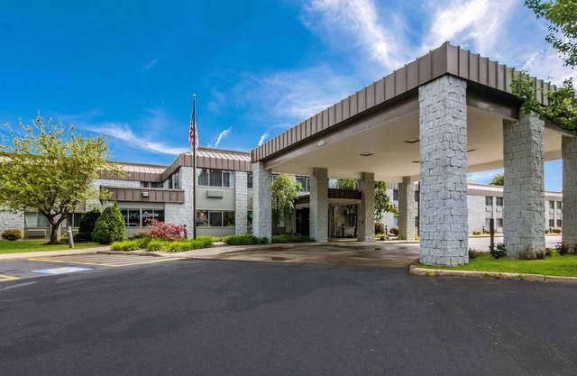 Clarion Pointe Jamestown - Falconer